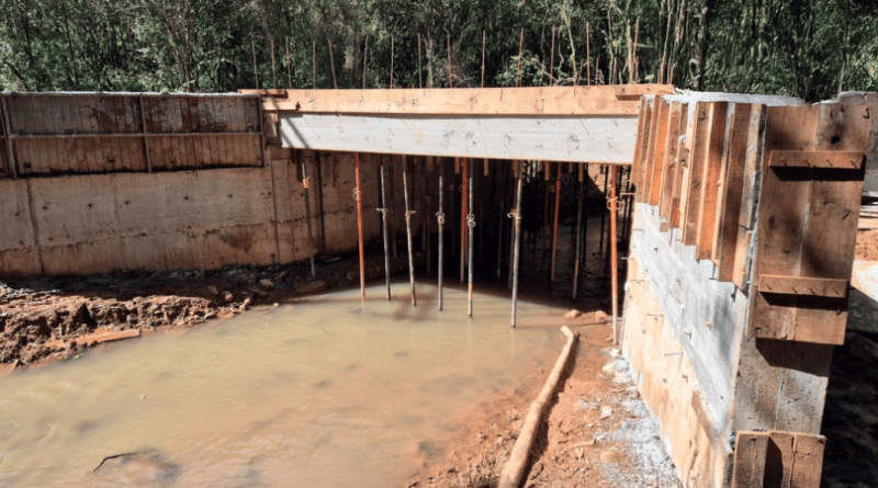 Prefeitura avança em obras de reconstrução de pontilhão na FR-65, em Linha Rio Branco