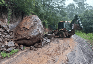 Secretaria da Agricultura atua para liberação de pista em Rio Burati após deslizamento de rocha