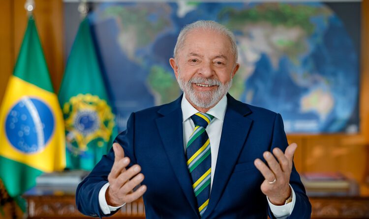 Lula é reeeito para o quarto mandato com mais de 51 por cento dos votos