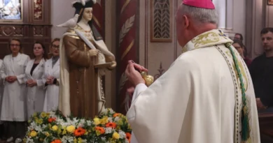 Dom José Gislon preside a terceira noite do Tríduo de Santa Teresa D’Ávila na Catedral de Caxias do Sul