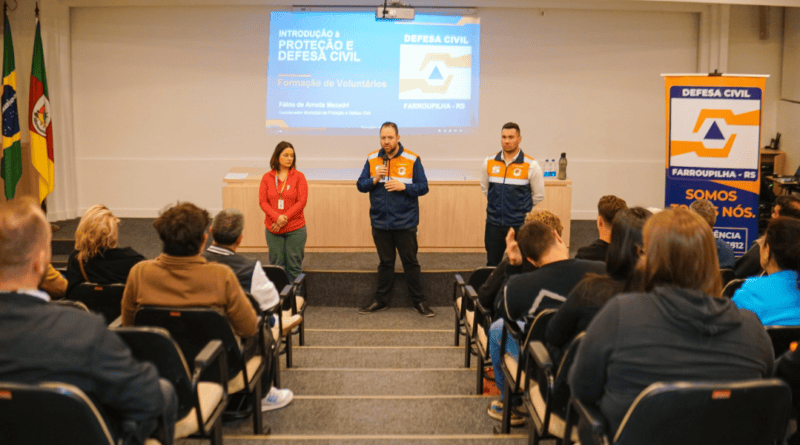 Prefeitura de Farroupilha inicia curso de formação para a voluntários da Defesa Civil Prefeitura de Farroupilha inicia curso de formação para a voluntários da Defesa Civil