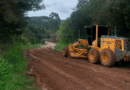 Equipes da Prefeitura seguem atuando na recuperação de estradas no interior de Farroupilha Equipes da Prefeitura seguem atuando na recuperação de estradas no interior de Farroupilha