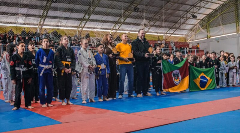 Copa Prime de Jiu-jitsu reuniu atletas de diversas categorias no Ginásio do Saturno, em Farroupilha Copa Prime de Jiu-jitsu reuniu atletas de diversas categorias no Ginásio do Saturno, em Farroupilha