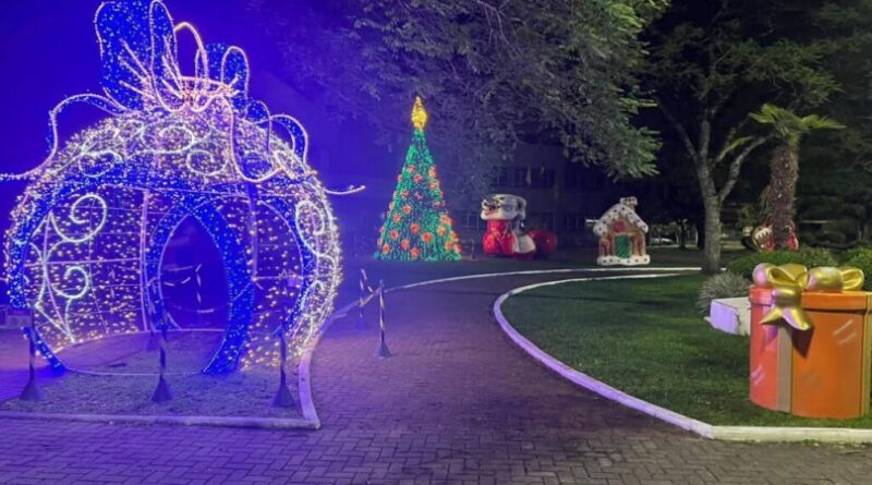 Inesquecível Natal de Todos: decoração natalina começa a ser montada em Farroupilha