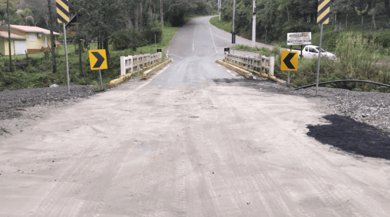 Prefeitura conclui recuperação das cabeceiras de ponte na Estrada Henrique Antônio Galafassi Prefeitura conclui recuperação das cabeceiras de ponte na Estrada Henrique Antônio Galafassi