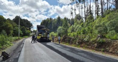 Obras na Estrada Luiz Carlos Pasa avançam com a aplicação da camada asfáltica
