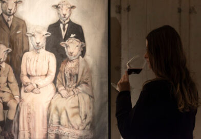 Túnel entre caves da Vinícola Luiz Argenta se transforma em galeria de arte
