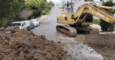 Rua Paim Filho tem bloqueio total de trânsito para obras de drenagem em Farroupilha Rua Paim Filho tem bloqueio total de trânsito para obras de drenagem em Farroupilha