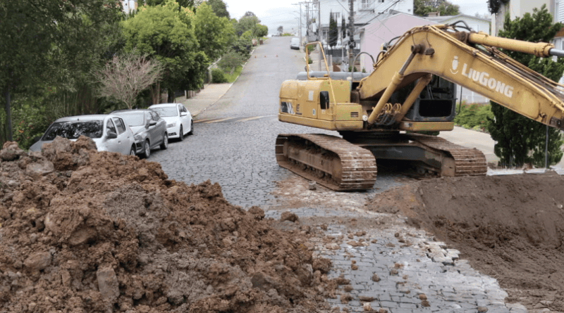Rua Paim Filho tem bloqueio total de trânsito para obras de drenagem em Farroupilha Rua Paim Filho tem bloqueio total de trânsito para obras de drenagem em Farroupilha